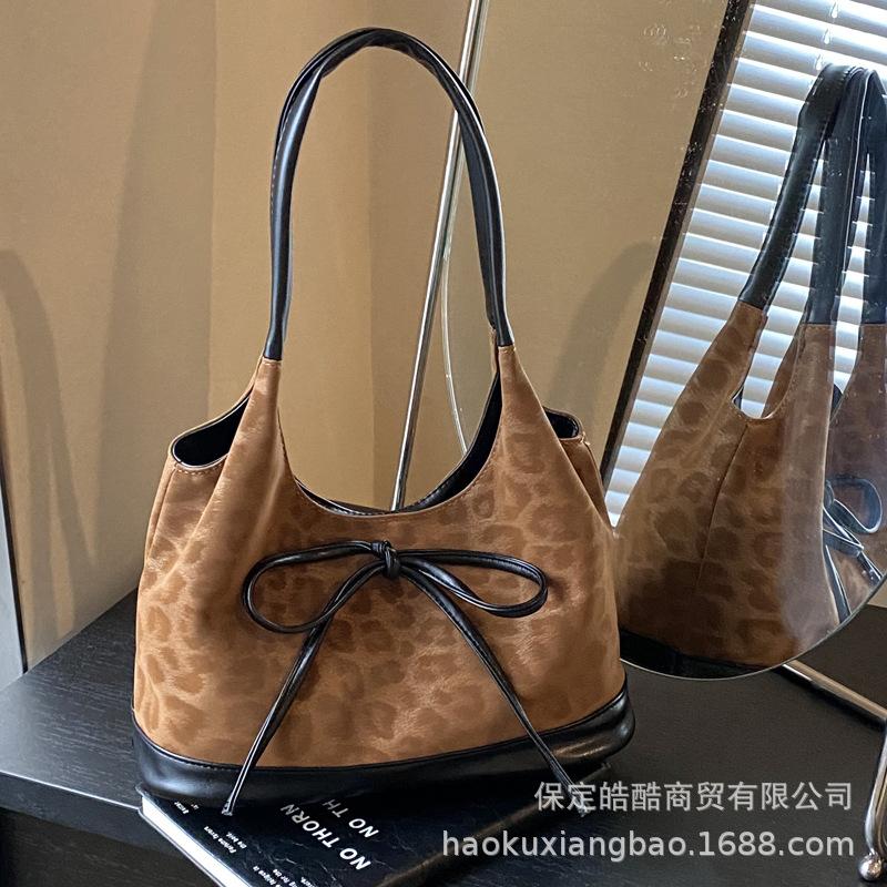 Leopard Print Bag Women's Large-capacity 2025 New Autumn and Winter Versatile Retro Shoulder Bag Popular Commuter Tote Bag This Year