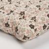 Kissen aus beigem Baumwollstoff mit floralem Muster 38x38