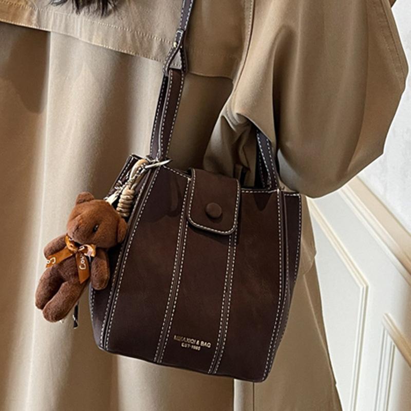 Winter new casual splicing shoulder bag high value casual messenger bag fashionable bucket bag