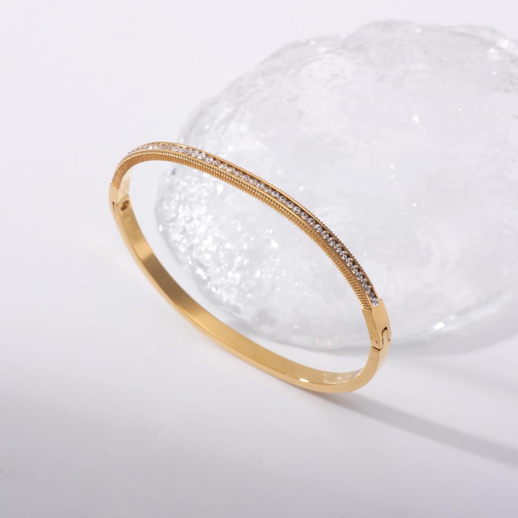 18K Gold-Plated Titanium Steel Zirconia Buckle Bracelet for Women - Fashionable Stainless Steel Jewelry