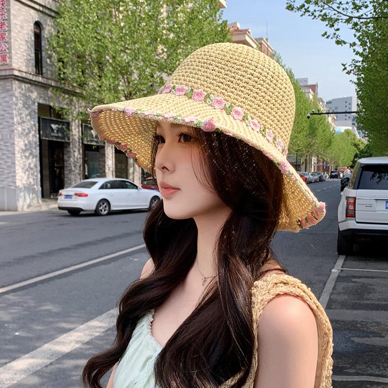Women's Summer Floral Straw Hat Country Style Beach Vacation Hat Wide Brim Face Slimming Sun Protection Hat for Outdoor Beach Trips Lightweight