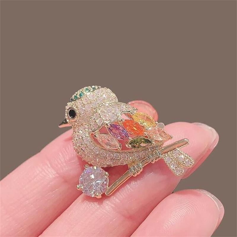 High-end Japanese Cute Anti-light High-quality Personality Suit Color Bird Brooch