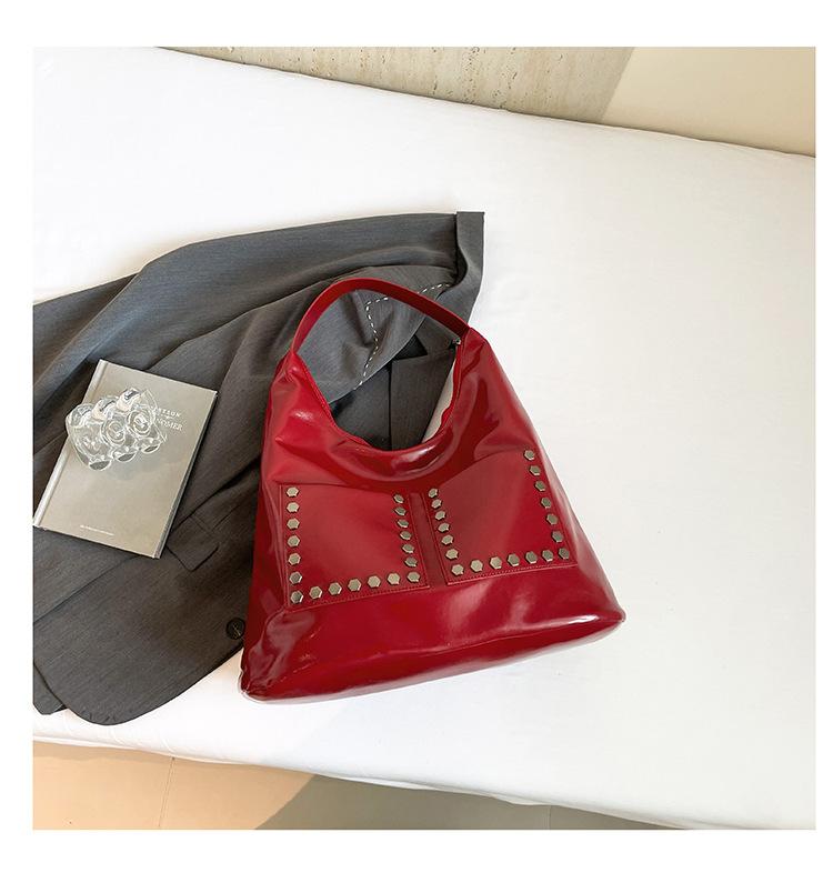 Retro Rivet Oil Wax Leather Red Bag Women's New Large-capacity Design Commuter Bag Tote Bag Tide