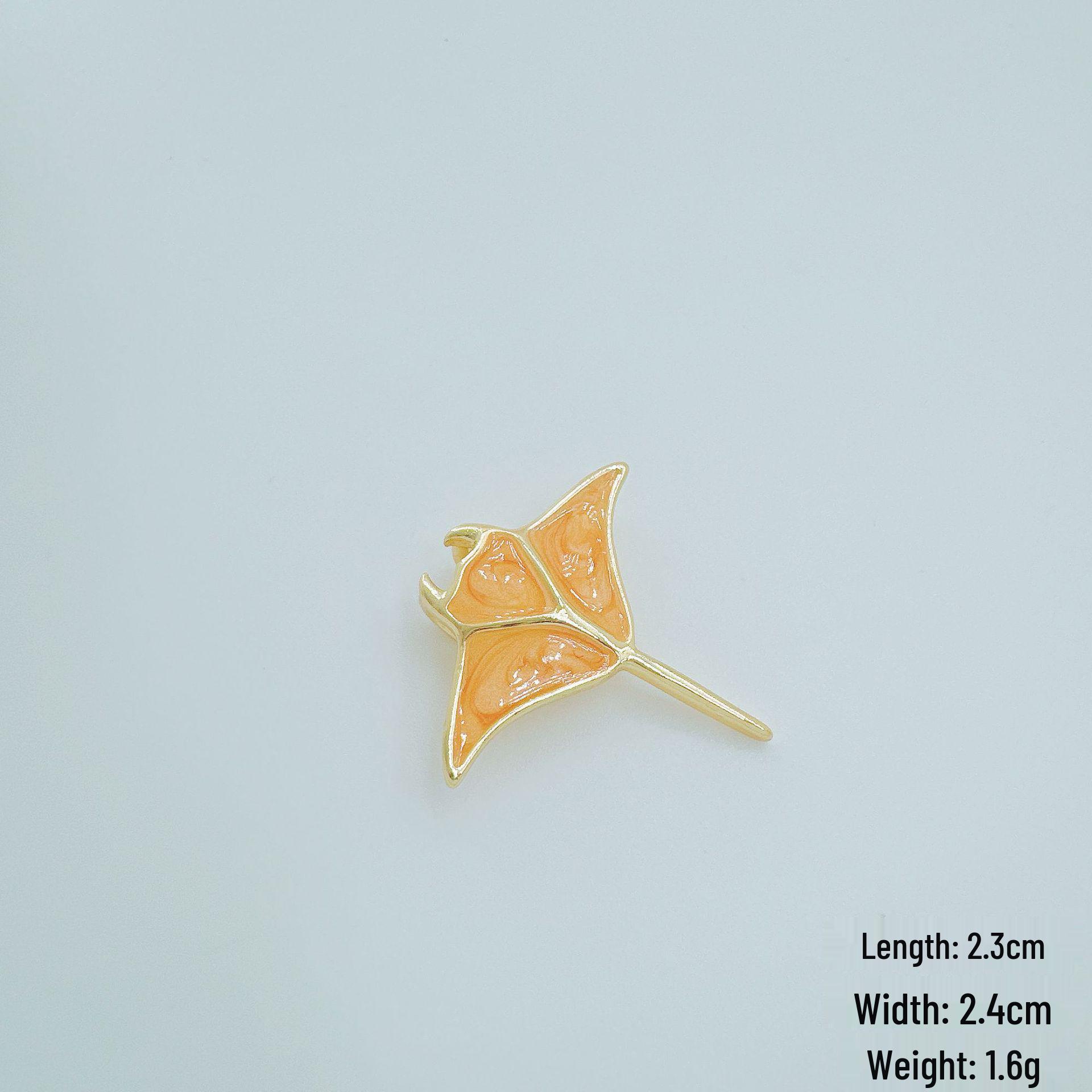 Manta Ray Drip Oil Ocean Series Necklace Pendant for Women: Elegant and Versatile.