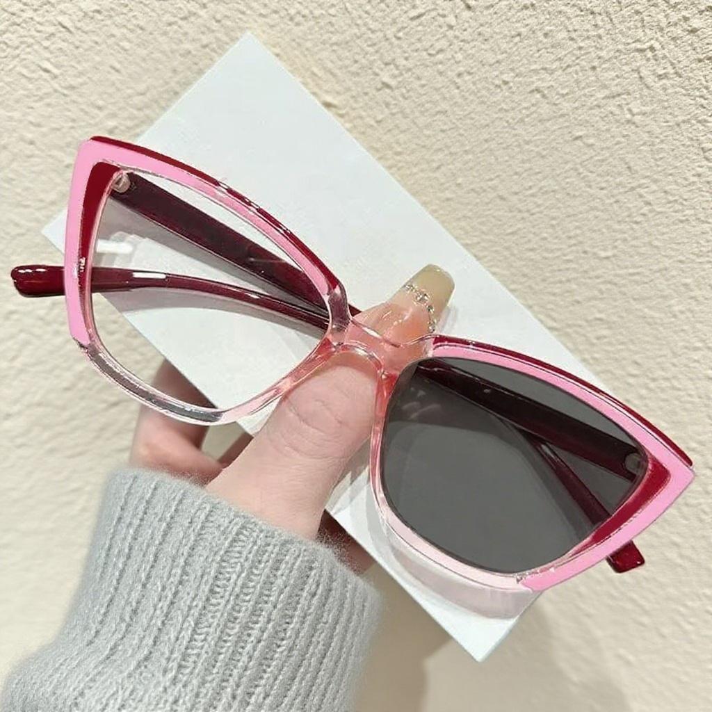 Retro Cat Eye Photochromic Anti Blue Light Myopia Glasses Ultra Light TR Fashion Near Sight Sunglasses Photochromic Lenses Women