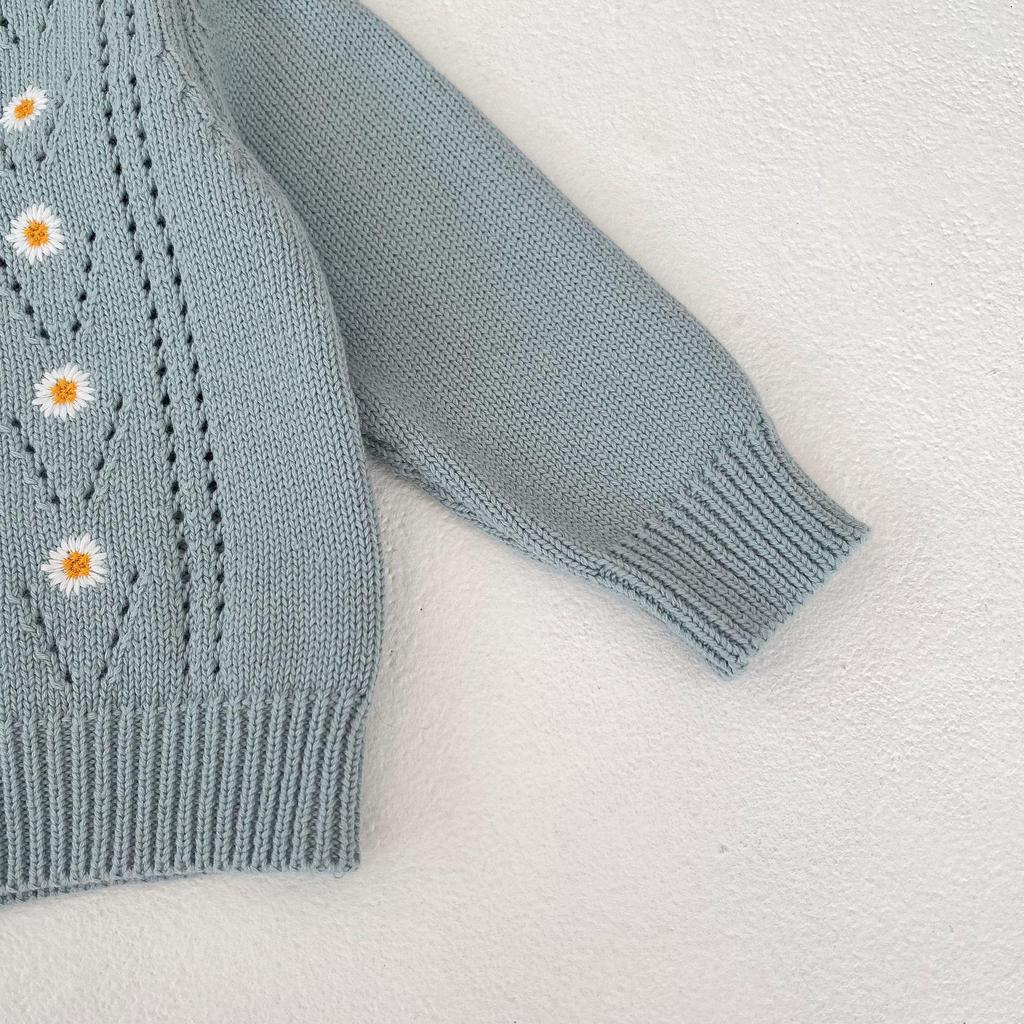 2025 Herbst/Winter Gänseblümchen-bestickte Strickjacke & Trägerkleid für Babymädchen