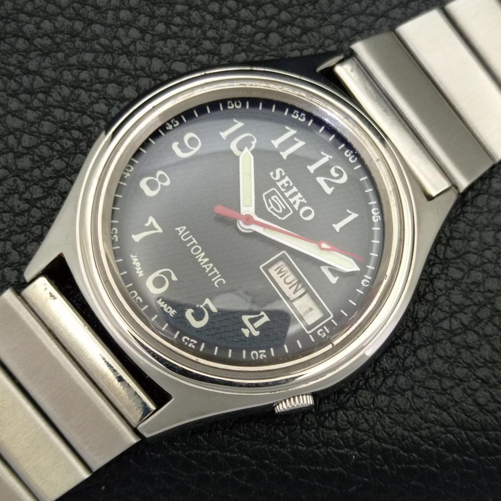 GENUINE VINTAGE SEIKO 5 JAPAN 7006A AUTOMATIC MENS BLUE DIAL WATCH a702409-5 R124-a702409