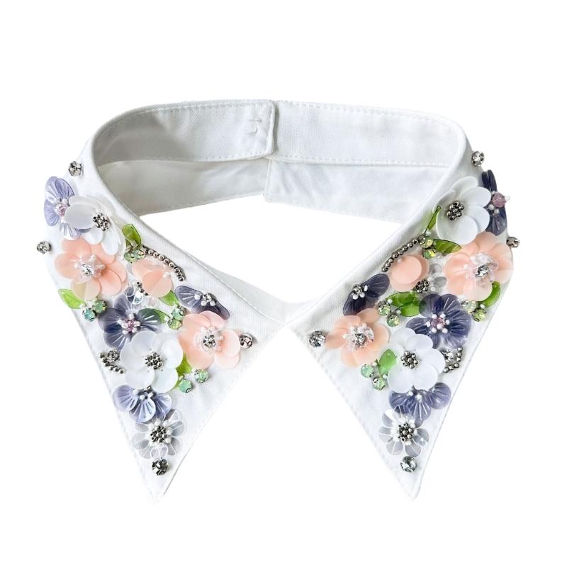 

Fashionable Detachable Blouse Neckpiece Delicate Handcrafted Beads And Metallic Accents белый