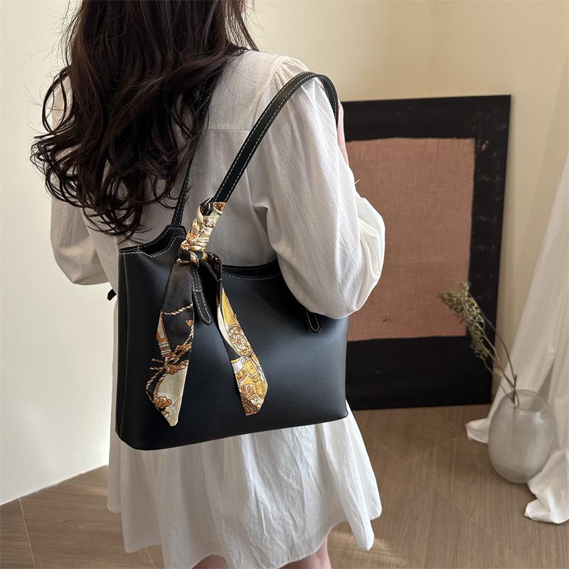 New Retro Large Capacity Tote Bag for Women Versatile Street Style Shoulder Handbag Casual Commuter Work Bag KTB