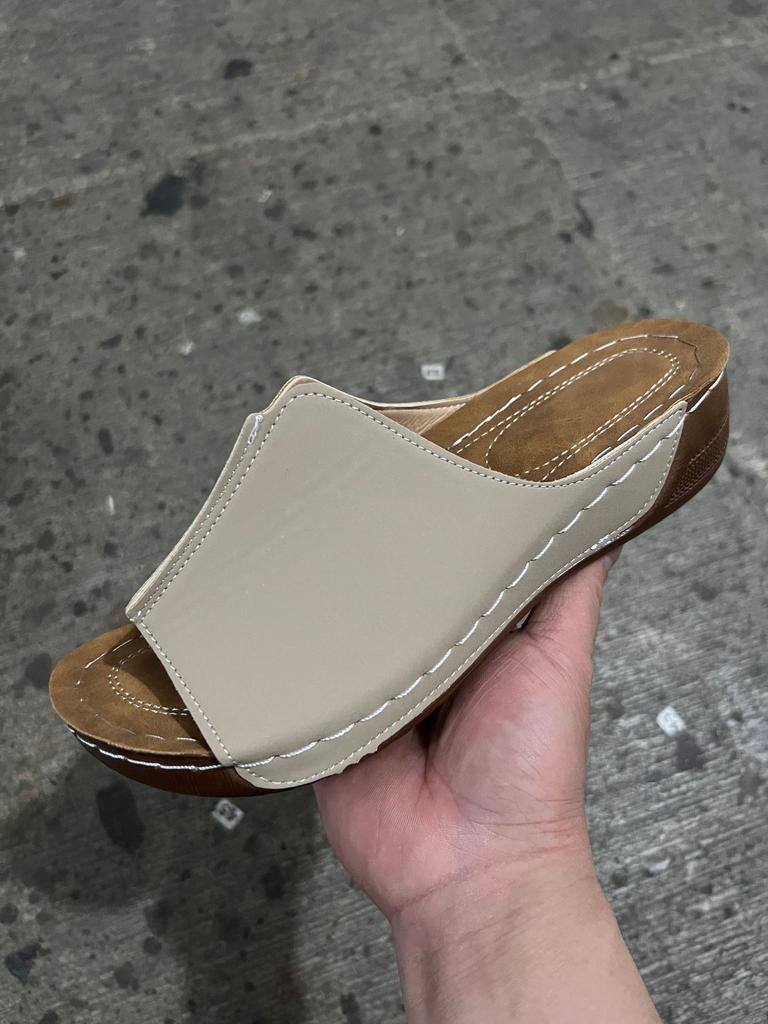 Nuove pantofole con tacco a zeppa da commercio estero da donna con fondo spesso sandali da donna casual e leggeri taglia grande