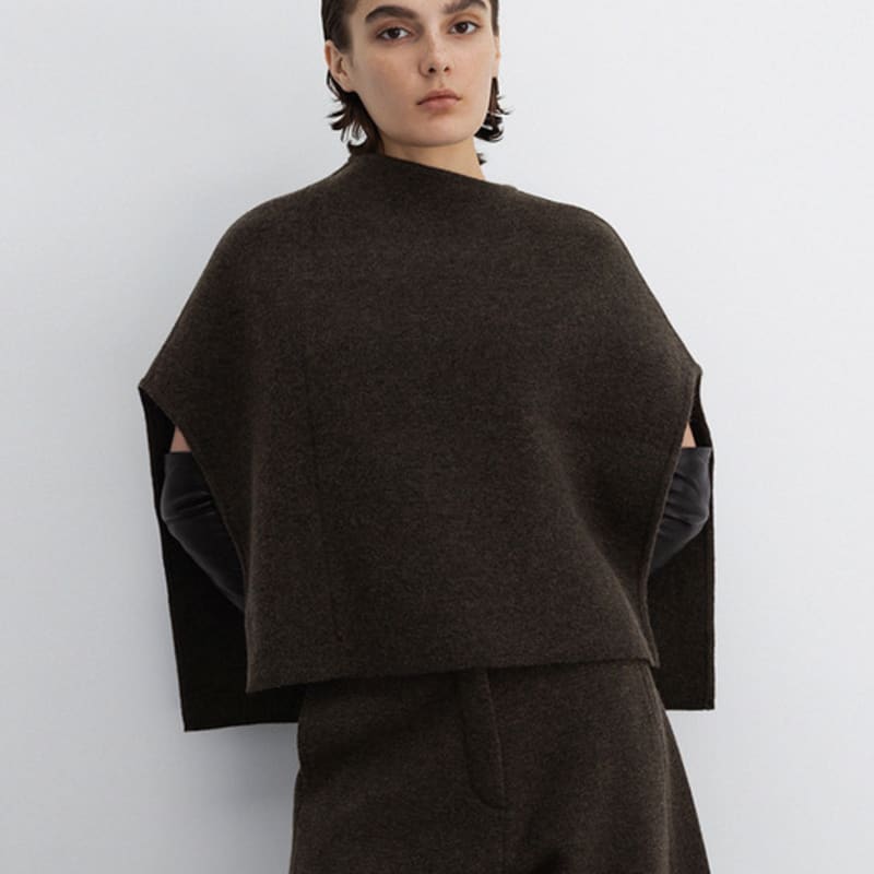 EMBRACE COLLECTION Super Fine Merino Asymmetric Neck Cape_Dark Olive