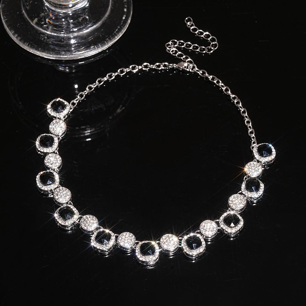Sparkling Geometric Hollow Splicing Necklace, Fashionable and Trendy, Personalized Collarbone Chain, Light Luxury and High-end Feel