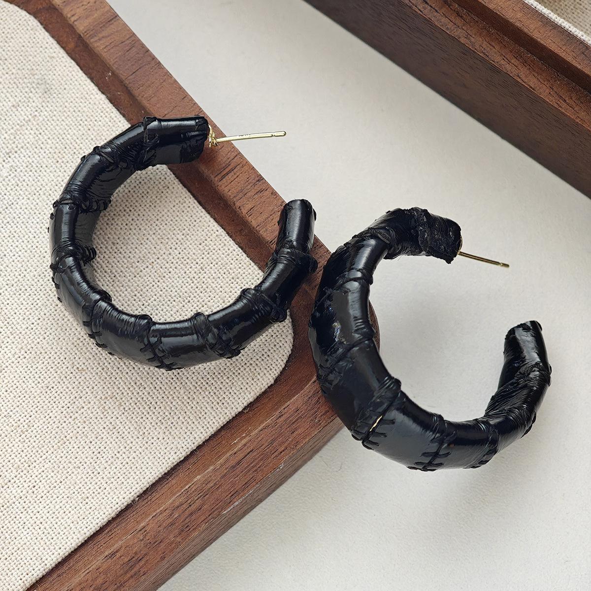 Винтажные кожаные серьги в форме буквы С с леопардовым принтом, легкая роскошь в стиле Маillard, красные серьги в стиле Анкара, модные, подчеркивающие темперамент