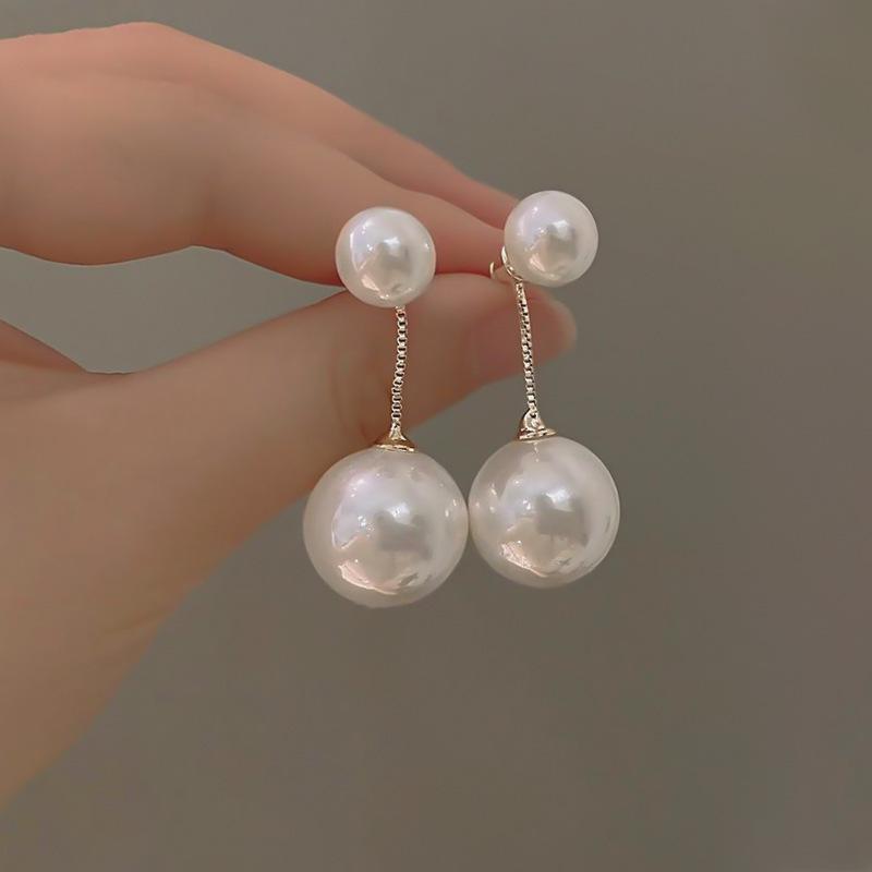 Elegant Pearl Ear Clips for Non-Pierced Ears - Chic and Luxurious Design