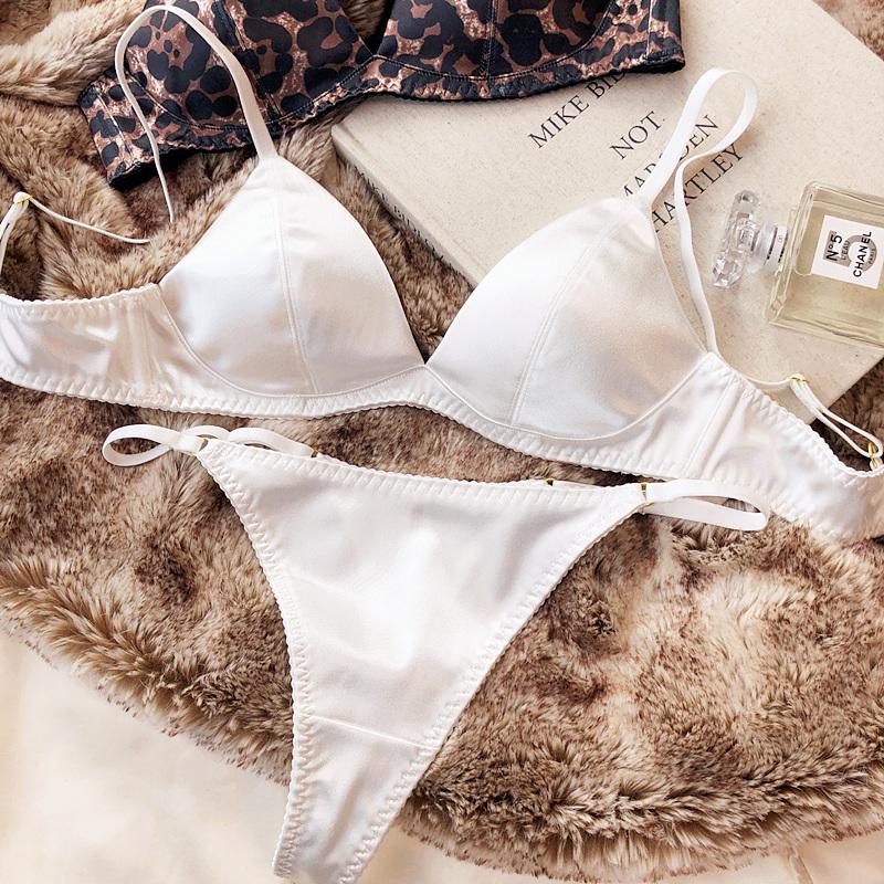 Set intimo estivo da donna, reggiseno senza ferretto con coppa triangolare in seta sexy, bralette francese, reggiseno e perizoma senza cuciture