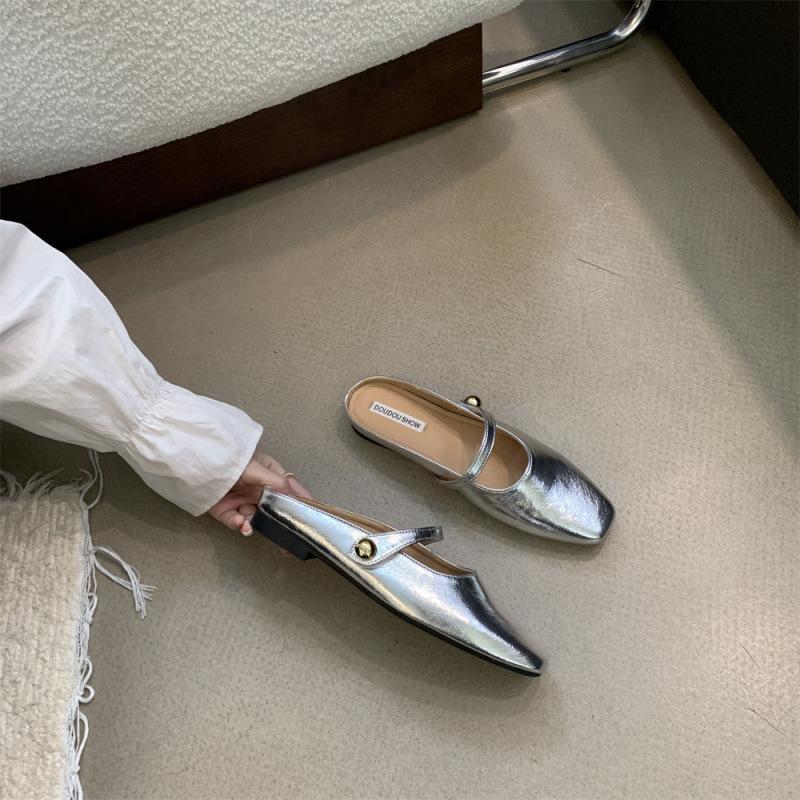 

Тапочки-полушапки с плоским дном, женские классные тапочки с мягкой подошвой 2025, французские сандалии, верхняя одежда, супер огонь, вечерний ветер, нишевая одиночная обувь 40 серебряный