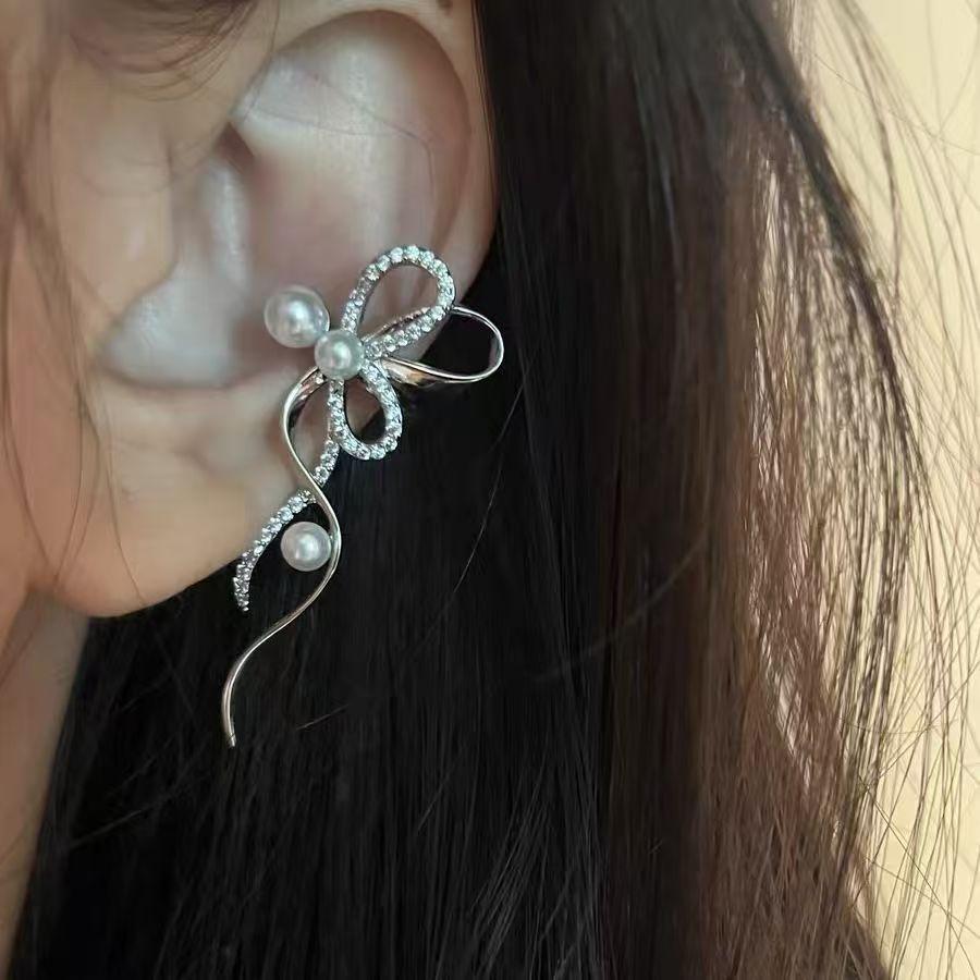 1Pair Niche Design Lazy Ear Bone Clip Streamer Bow Ear Clip Earrings Can Be Worn Without Ear Piercings