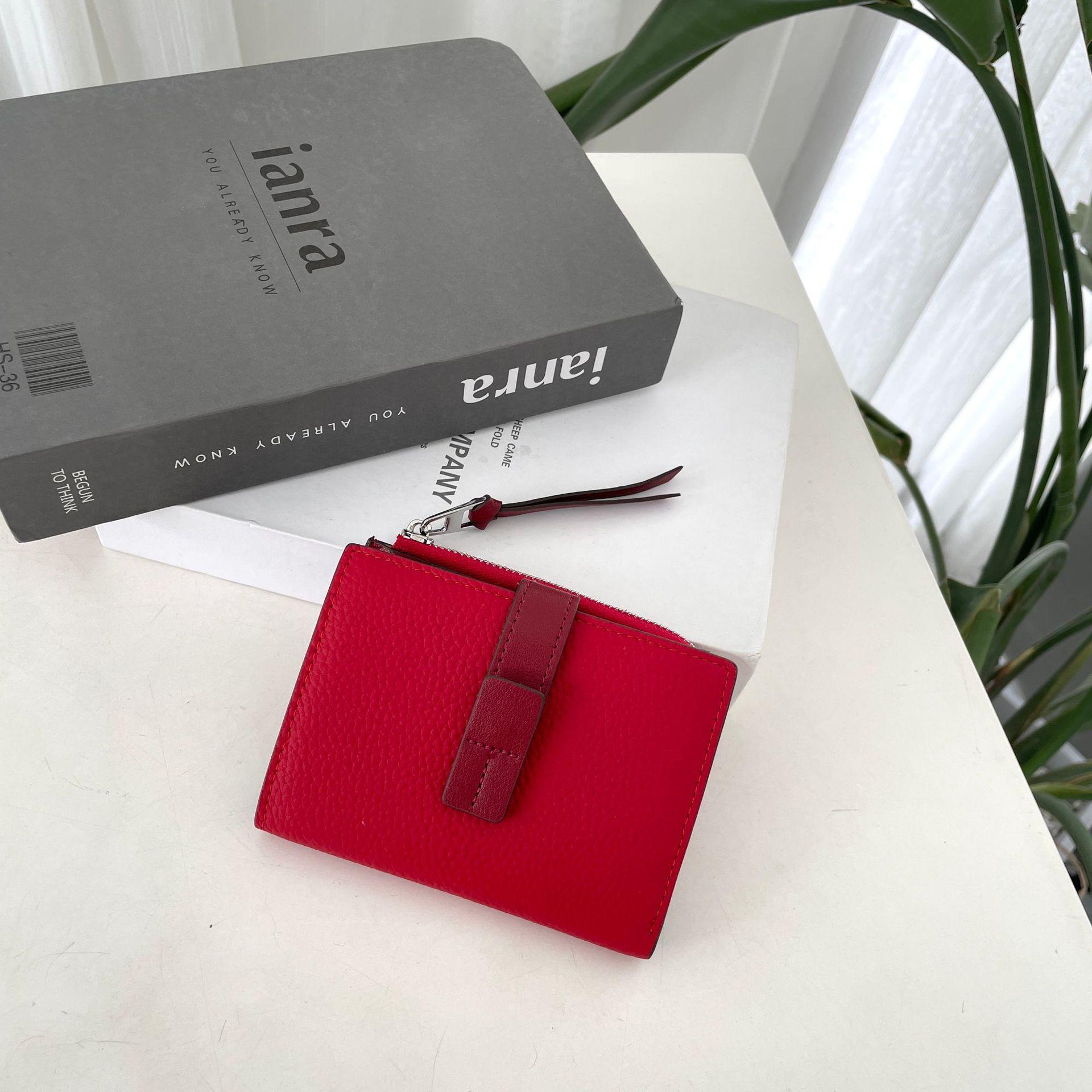 

Leather Wallet Women S Short Contrasting Color First Layer Cowhide Two-Fold Wallet Multi-Card Position Horizontal Buckle красный