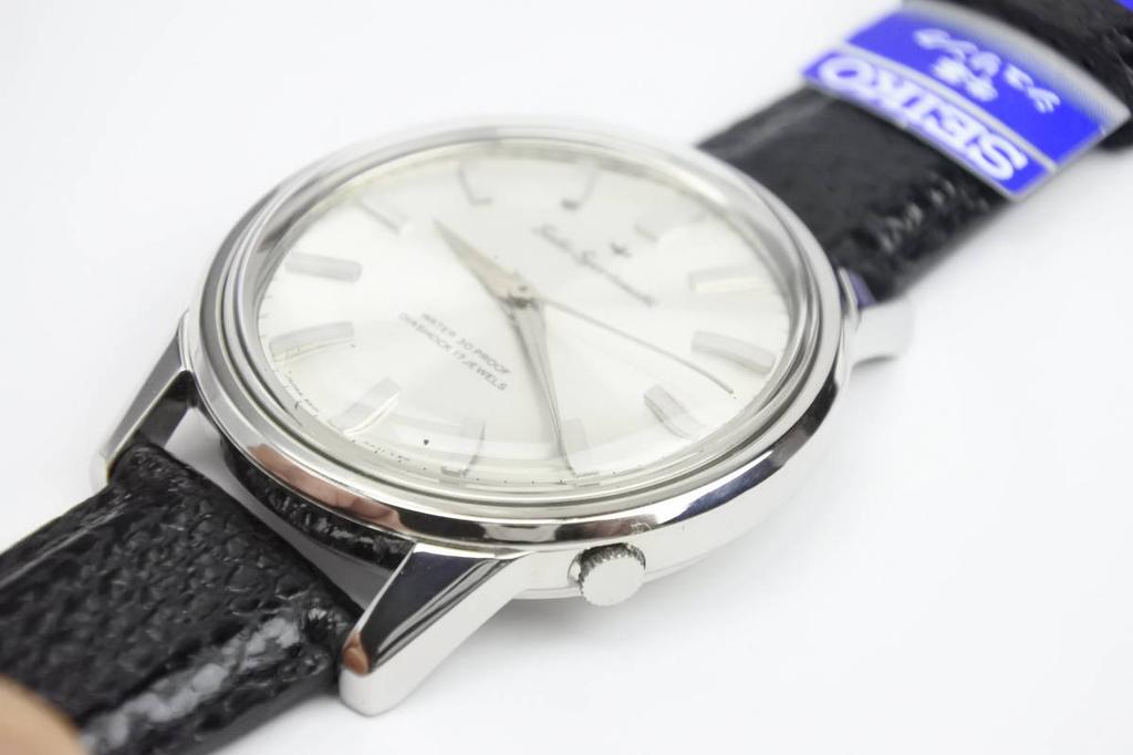 1960s Japanese Masterpiece SEIKO SPOTSMATIC 17 Jewels Automatic Watch with Strap Extremely and in Excellent Condition Antique