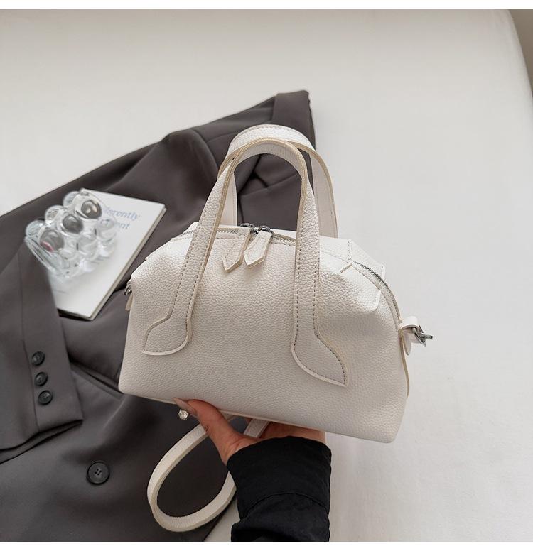 Vintage niche portable shell bag women's 2025 new fashion lychee pattern bowling bag commuter shoulder messenger bag