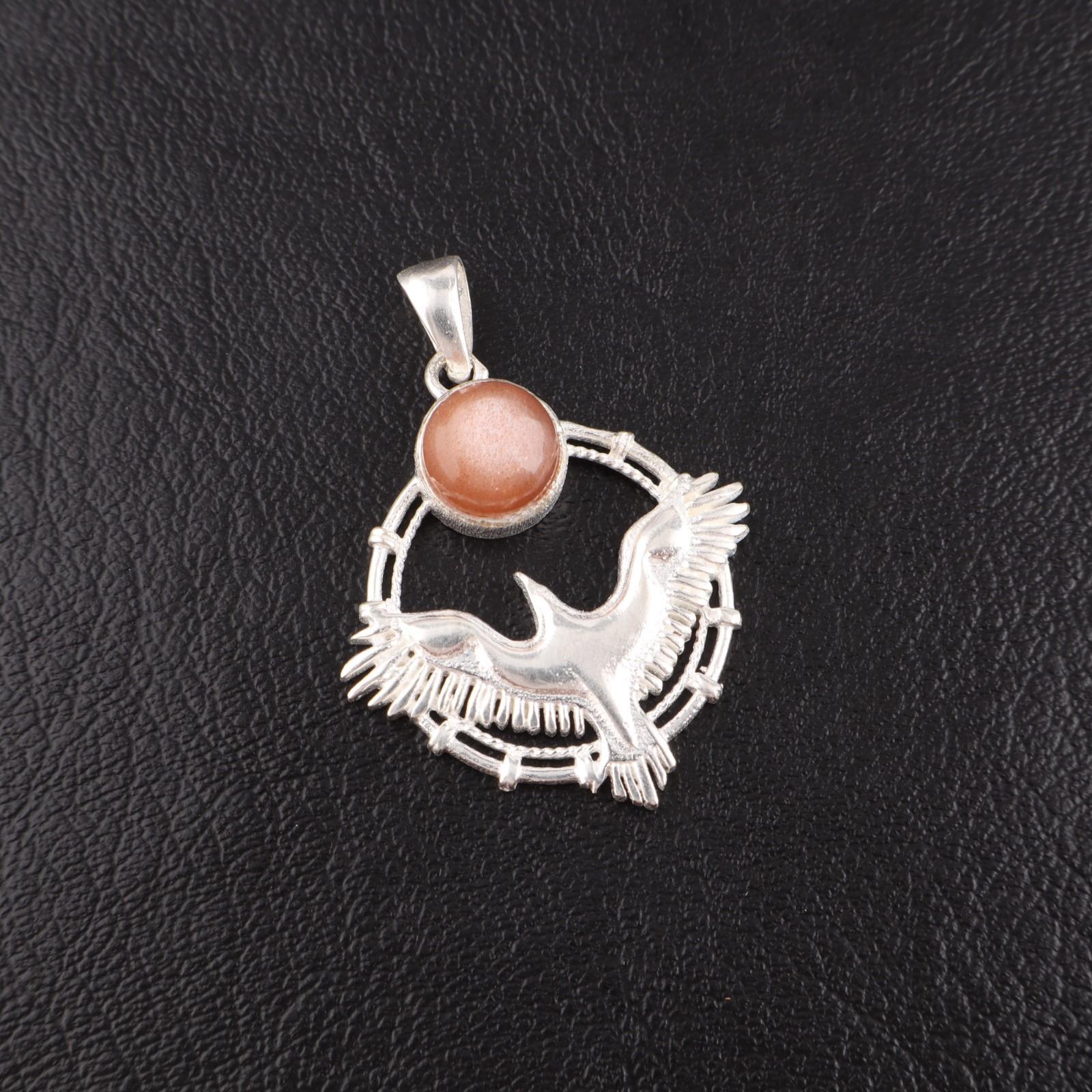 

Натуральный персиковый лунный камень, драгоценный камень, серебро 925 пробы, женское ювелирное изделие, кулон 1,43 CP-38-30