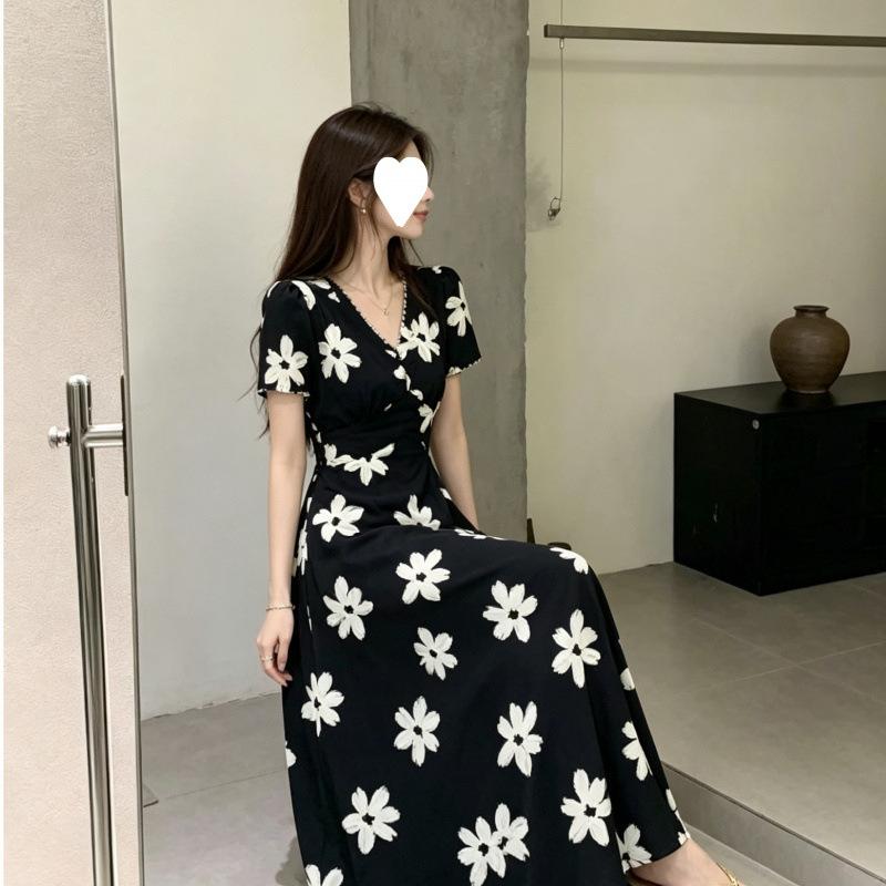 Summer French V-neck floral dress women's short-sleeved waist pendulum long dress flowers show thin vacation gentle temperament