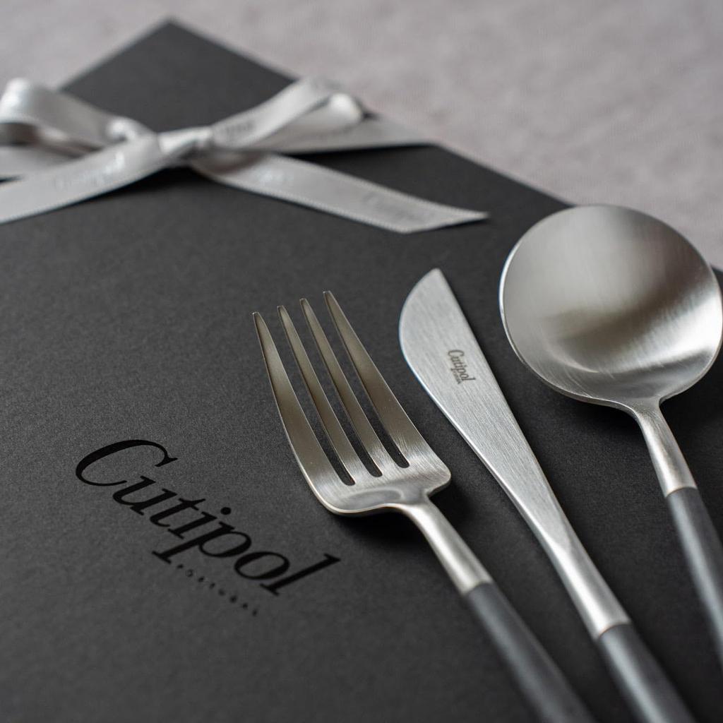 Autentická stříbrná jídelní sada Cutipol GOA 2 2 Sada s autentickou dárkovou krabičkou s mašlí Černá/Matná (2 nože, vidličky, lžíce) 6dílný strunový,