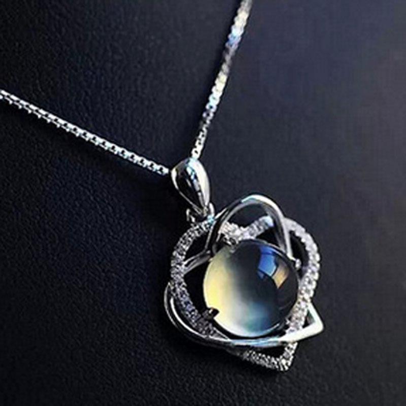Japanese & Korean Fashion Pink Crystal Women's Clavicle Necklace with Rose Quartz Pendant.