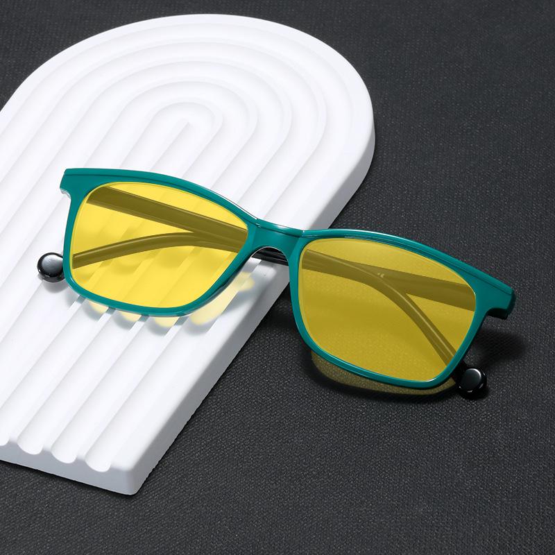 New Fashionable Anti-Blue Light Glasses Protective Eyewear for Smartphone Computer and Gaming Use Unisex Classic Driving Eyewear