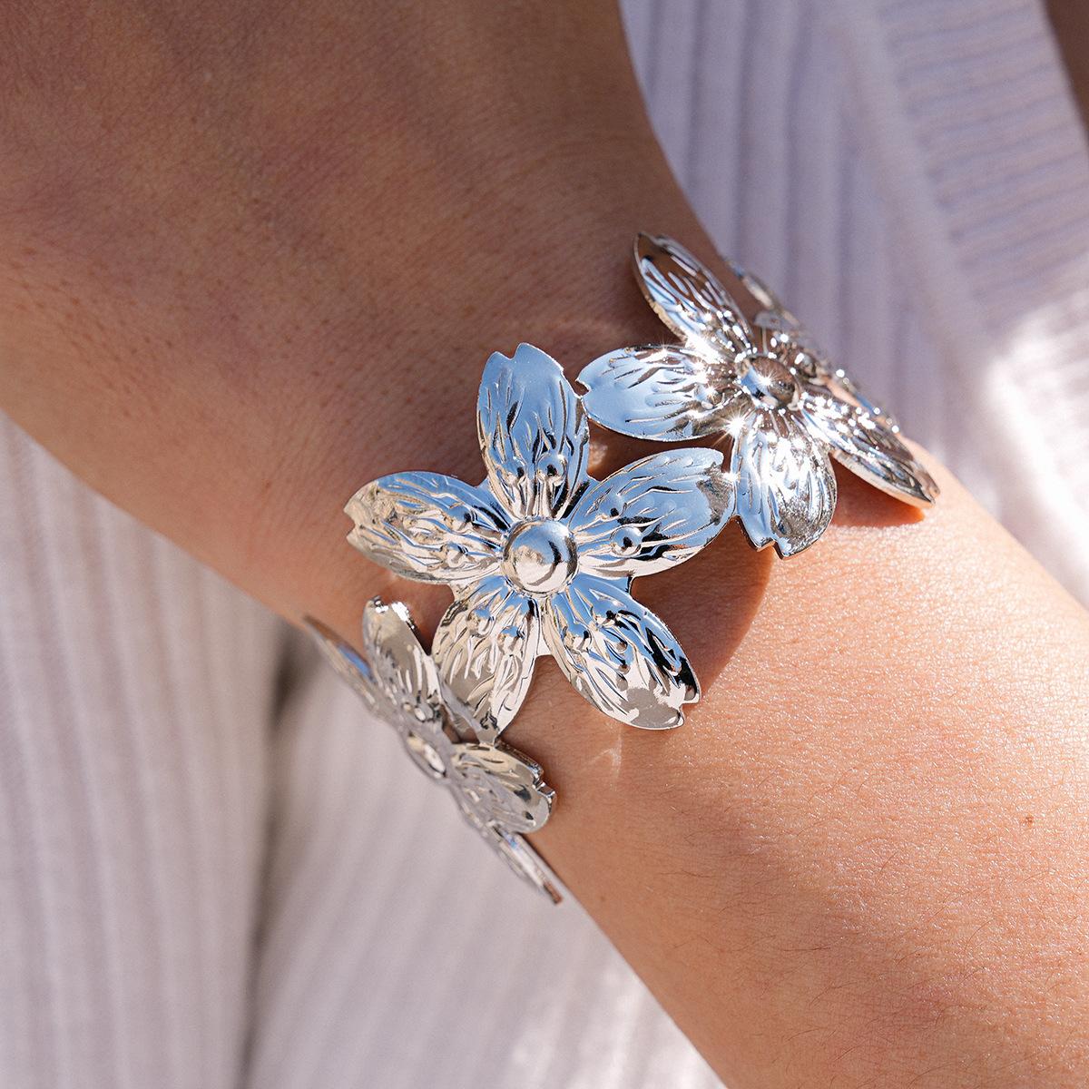 

DIEZI Hip Hop Flower Wide Cuff Bangles Punk Fashion Gold Color Geometric Bangles For Women Bracelet Men Accessories Jewelry
