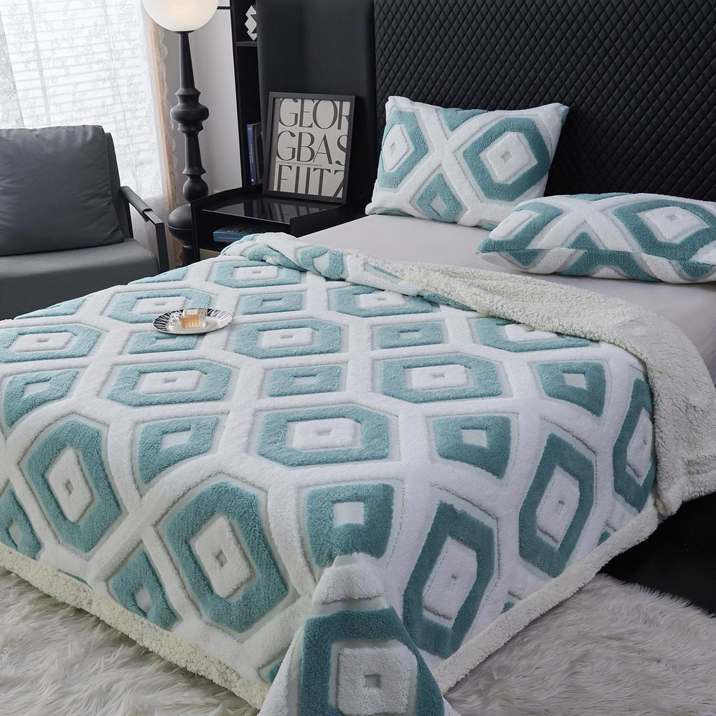 Double Layer Lamb Wool Blankets Thick Soft and Warm Geometric Jacquard Tafu Velvet Quilt Office Nap Sofa Multi-functional Blanket