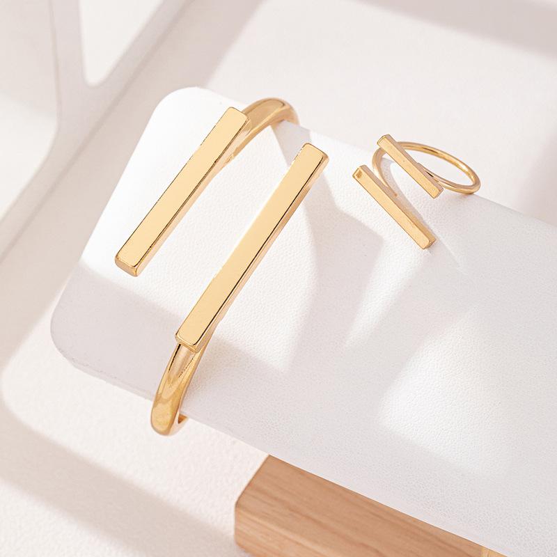 Modern Minimalist Gold-Tone Jewelry Set with Adjustable Square Open Design
