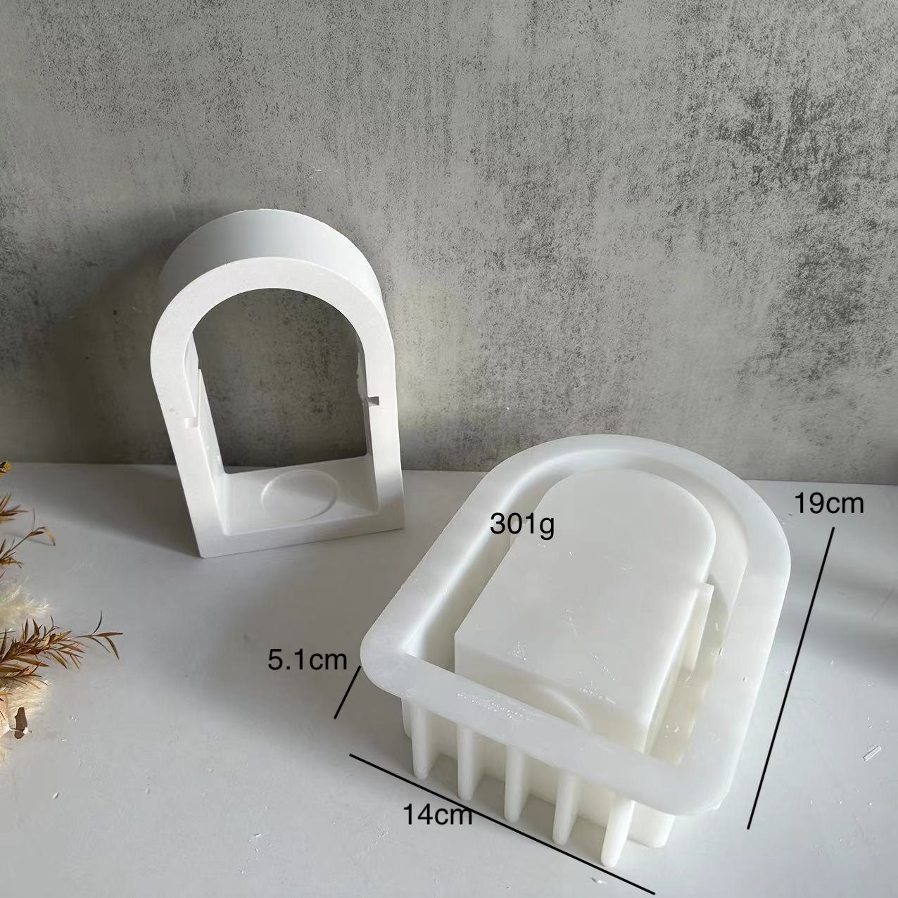 

DIY Crystal Teardrop Silicone Mold for Candle Holders - Elegant White Candlestick Design with Arched Top Perfect for Home Decor