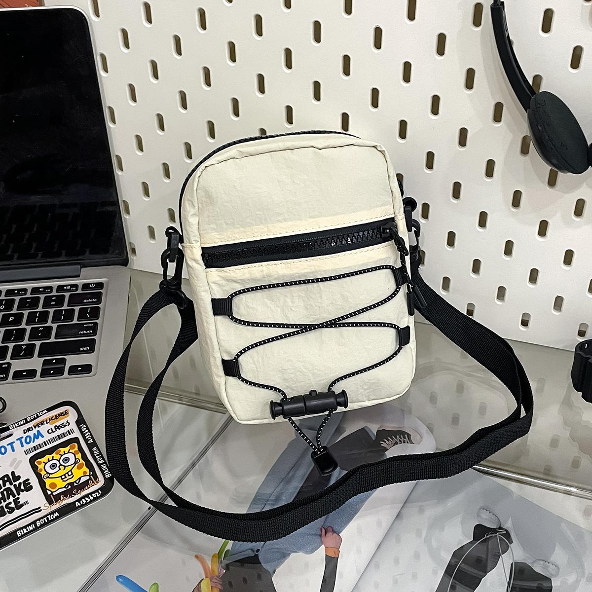 

Нейлоновая тканевая сумка женская летняя новая модная нишевая сумка-мессенджер в спортивном стиле для улицы маленькая квадратная сумка белый