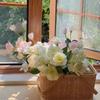 Silk Flower Arrangement: Faux Floral Art for Living Room & Dining Table Decor, Balloon-Inspired Ornaments, Perfect As Photo Props