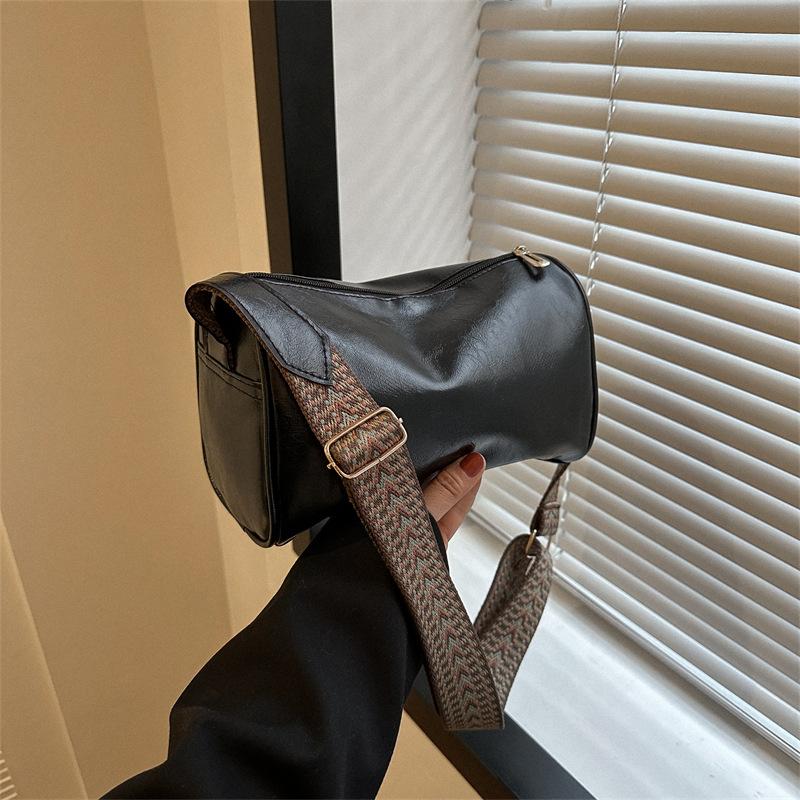 Women's Faux Leather Vintage Small Square Bag Fashionable Wide Strap Shoulder Crossbody Bag with Zipper Pocket