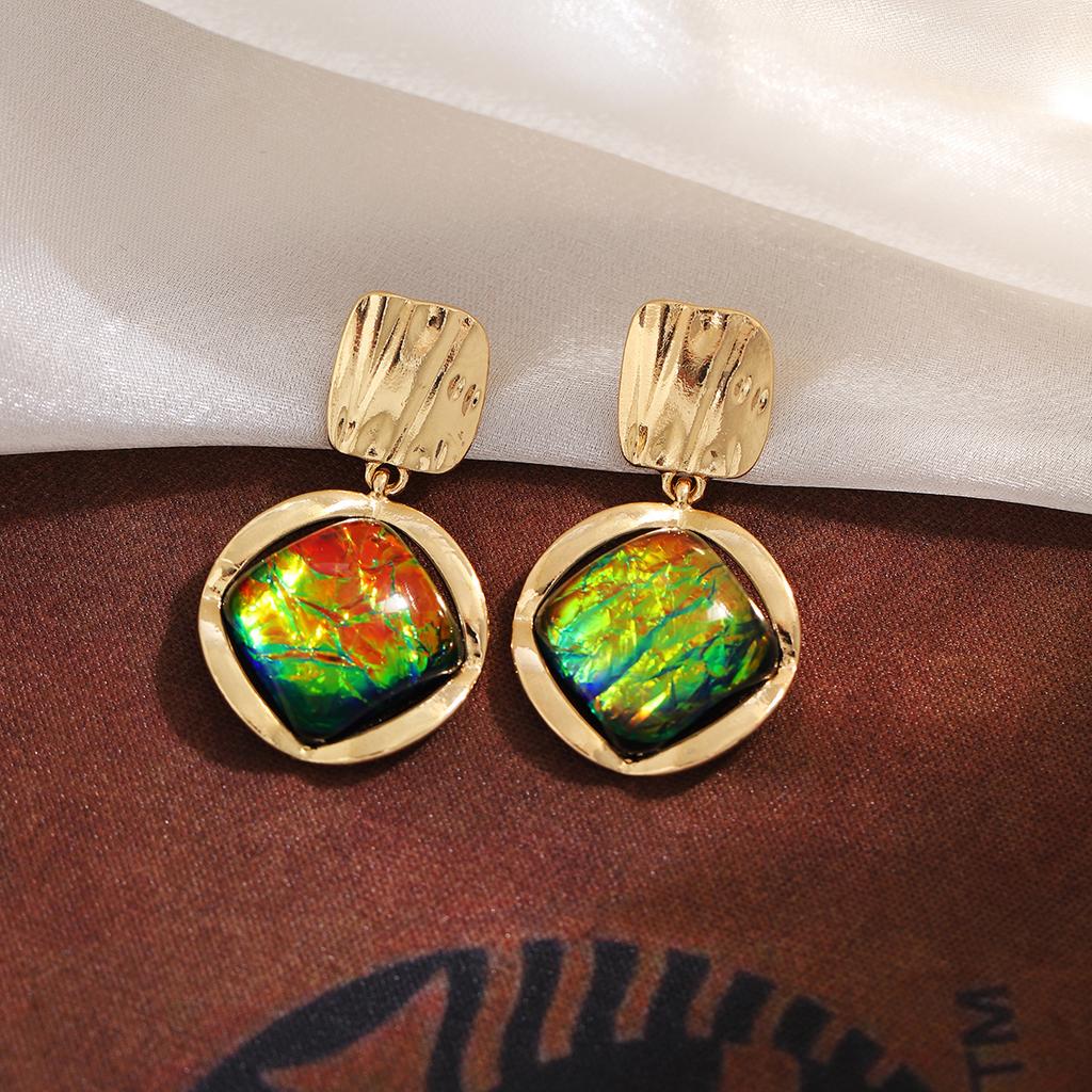 Vintage Geometric Diamond-shaped Sparkling Earrings with Personalized Design and Retro Charm for Women