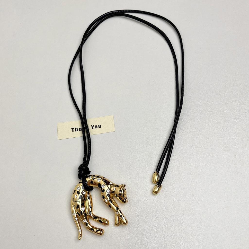 Leopard Pendant Necklace: Light Luxury, Fashionable, Versatile Clavicle Chain for Women