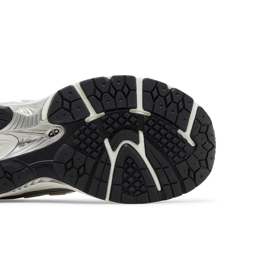 New Balance 1906R Big Kid 'Silver Metallic Black' (Unisex) Silver Metallic / Black / Sea Salt Kids' Running Shoes GC1906ER