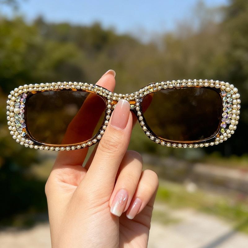 2026 Luxury Rhinestone Rectangle Sunglasses For Women Vintage UV400 Protection Y2K Fashion Shades Birthday Gift KJ217