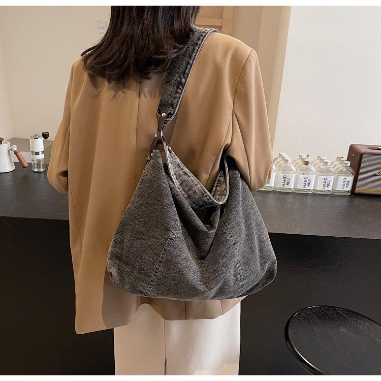 Korean version of casual washed denim bag women's 2025 new fashionable versatile large-capacity shoulder bag underarm bag