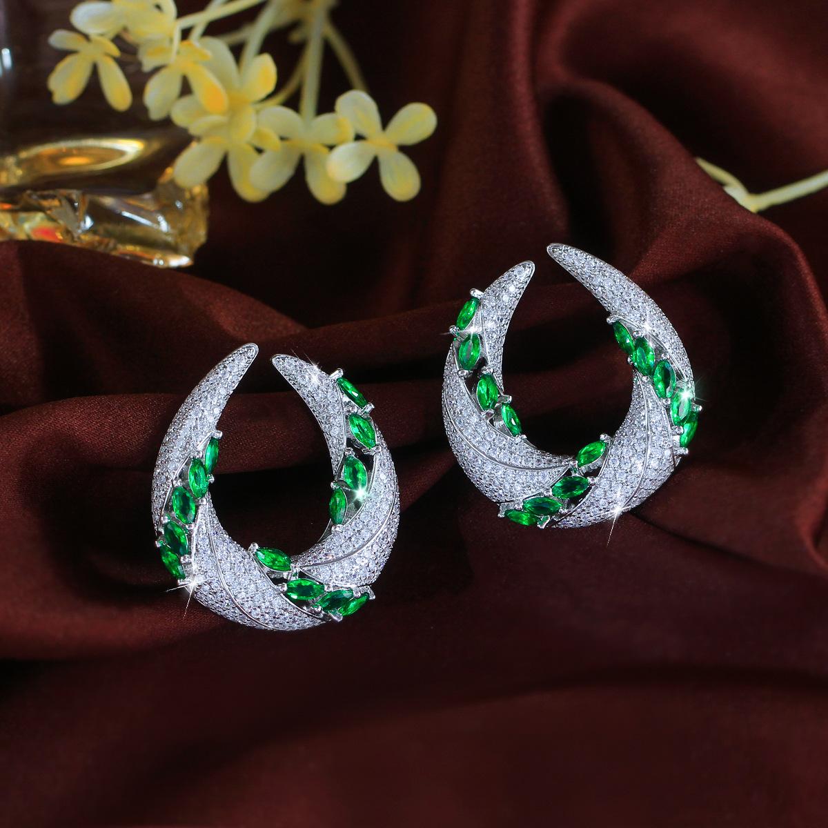 

Silver Needle Fashion Light Luxury Emerald Temperament Micro-Inlaid Zircon C-Type Earrings Earrings Party Versatile Earrings