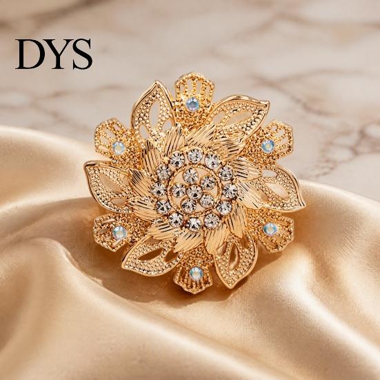 Retro Floral Clothing Accessories Rhinstone Flower Brooch for Women Golden Plated Alloy Vintage Lapel Pin Jewelry Wedding Party Prom Bag Embellishment