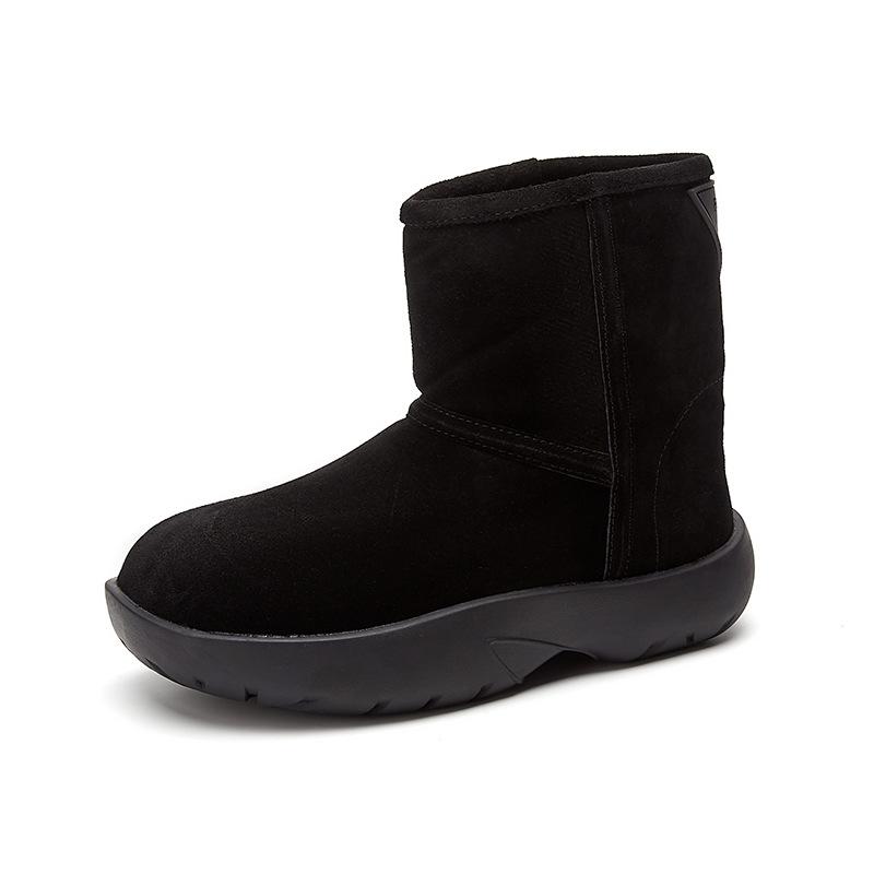 

European station snow boots women s 2025 winter new triangular standard short boots European leather thick-soled piled thickened cotton shoes 40