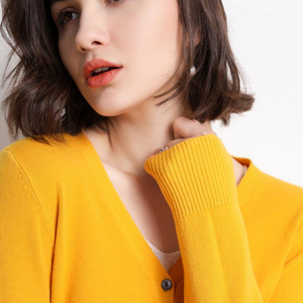 A New Style of V-neck, Thin Cardigan and Short Knitted Women's Coat with A Spring and Autumn Knitted Sweater As The Base