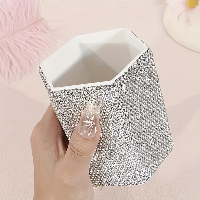 

1 шт. Шестиугольная шкатулка для хранения, украшенная стразами - Портативный пластиковый органайзер для кистей для макияжа, ручек, аксессуаров для ванной комнаты и рабочего стола 1PC белый