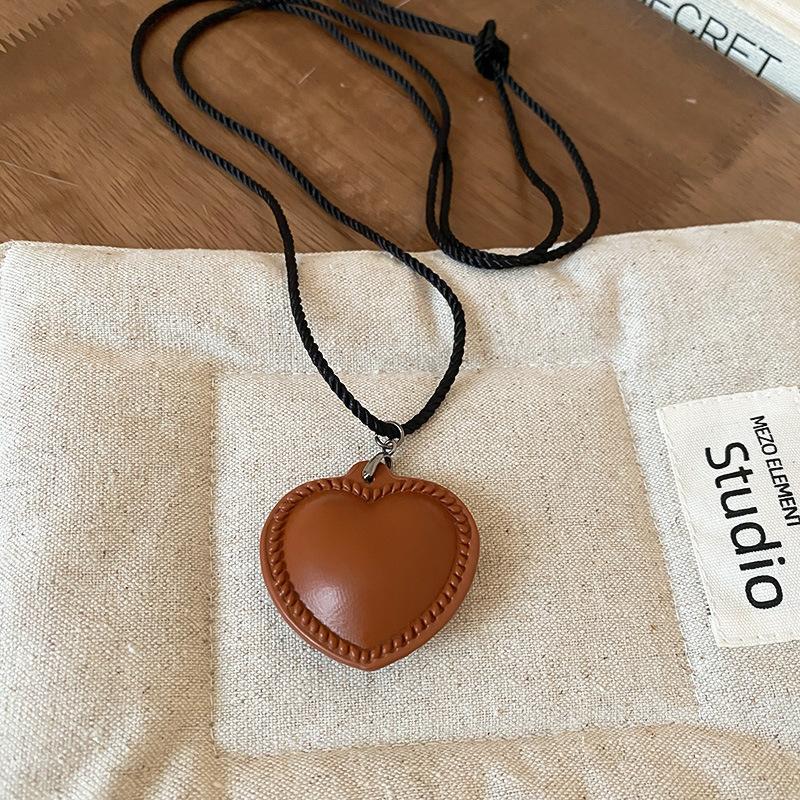 Korean retro acrylic irregular love adjustable necklace long versatile sweater chain necklace women