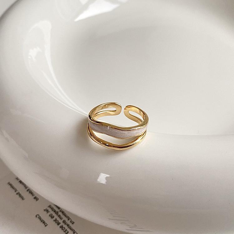 Layer Fashionforward Double Ring With Stunning White Shell Detail And Adjustable Size