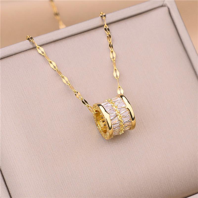 Elegant Colorfast 18K Rose Gold Necklace with Swan & Four-Leaf Clover Charm