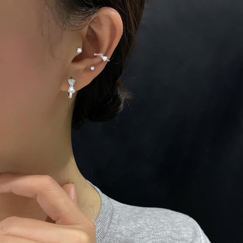 Gu Mao Ning Exquisite Zircon Bow Ear Clips - No Piercing Required
